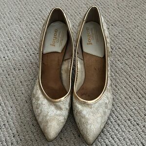 Vintage Joyce of California Metallic Gold Floral Brocade Pumps